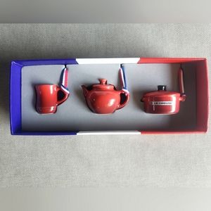 New Le Creuset x3 Ornament Miniature - Cerise